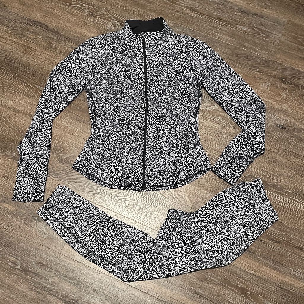 Like New Lululemon Matching Instill Set. Size Top 8/Bottom 6